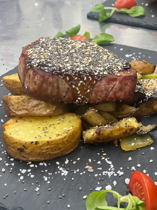 Teriyaki tuna steak u korici od chia i susam sjemenki